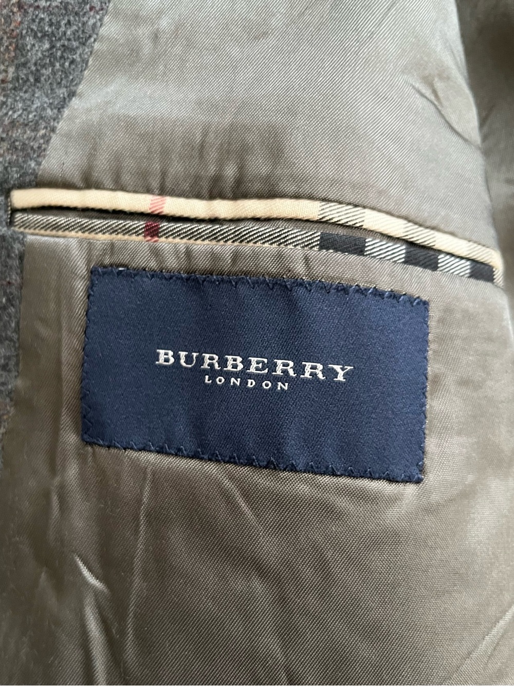 BURBERRY Men's Wool/Cashmere Grey Two Button Blazer 39 R with FLAW - Picture 6 of 15